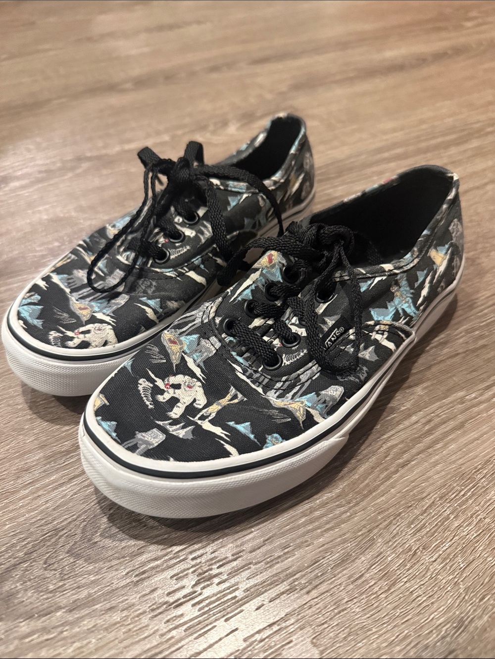 Kids Vans x Star Wars “Dark Side” Planet Hoth sneaker Size 2.5